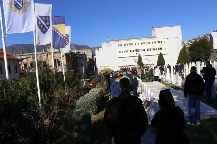 obiljezen-dan-drzavnosti-bih-i-u-mostaru-fna-130290_5fbe45b077dc9