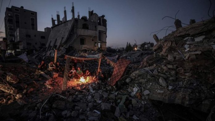 nakon-izraelskih-napada-na-gazu-palestinci-zive-u-satorima-na-rusevinama-kuca23381-768x432