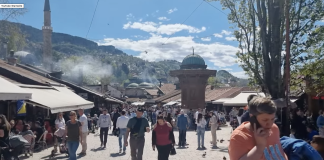 Baščaršija danas, 19. 04. 2024. – suncem okupana i prepuna turista iz cijelog svijeta. Sarajevo u svom najljepšem izdanju.